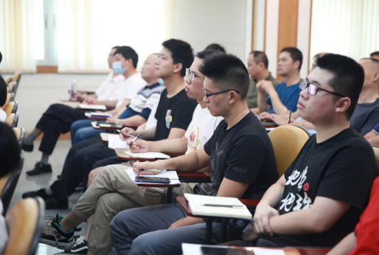 维多利亚老品牌vic(集团)官方网站