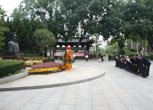 维多利亚老品牌vic(集团)官方网站